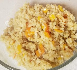 Picture of the cooked rice with bits of bell pepper sticking out