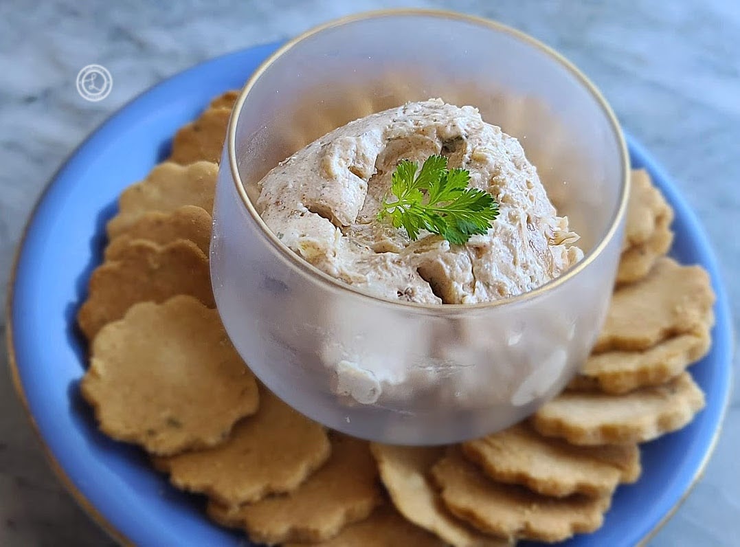DairyFree French Onion Dip Recipe is a creamy vintage dip full of flavor.